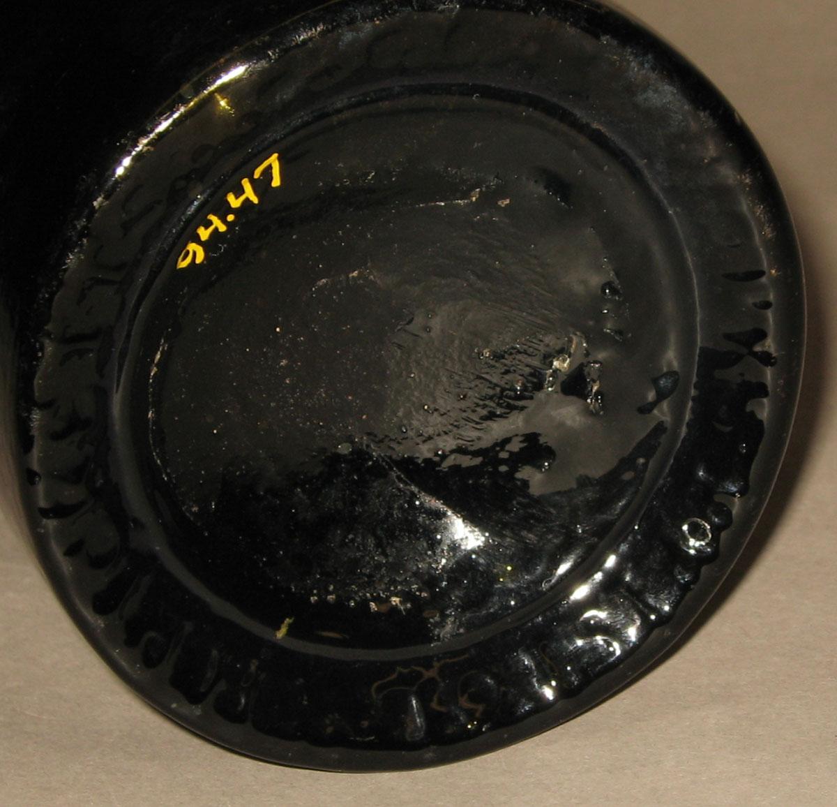 1994.0047 Glass wine bottle (underside)