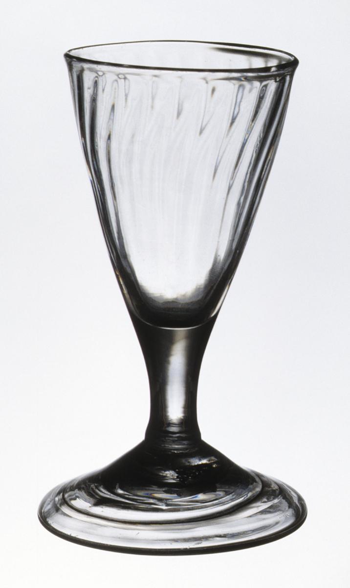 1994.0048 Colorless glass wineglass