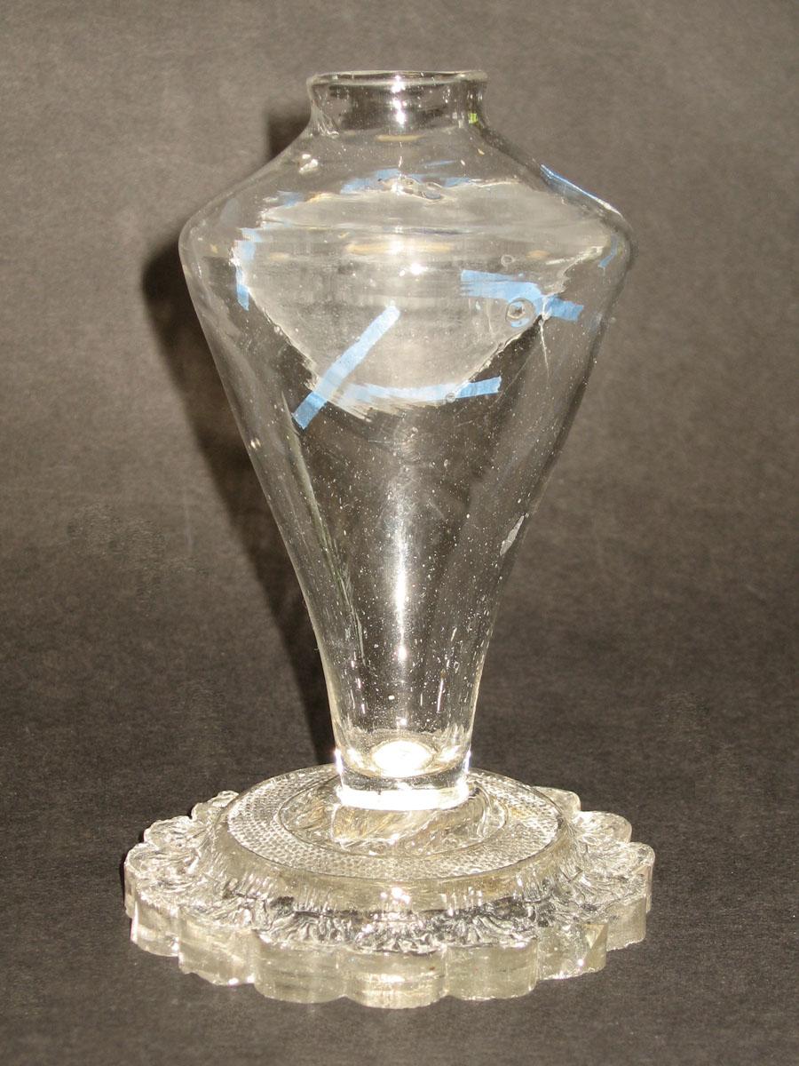 1994.0050 Glass oil lamp
