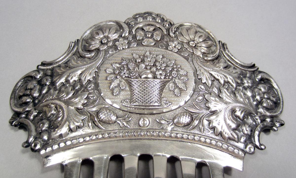 1994.0054 Silver Hair Comb detail