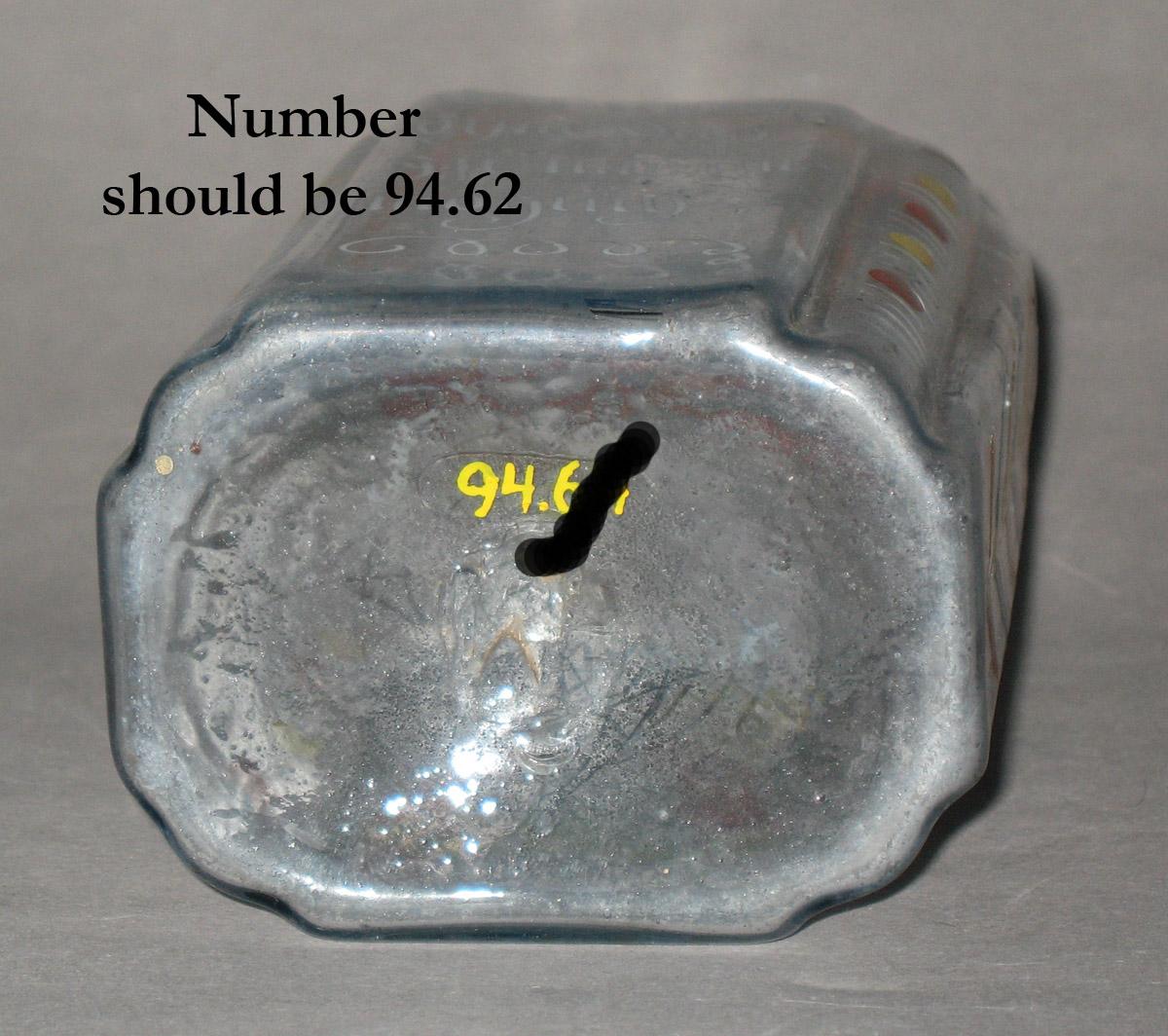 1994.0062 Glass bottle (bottom)
