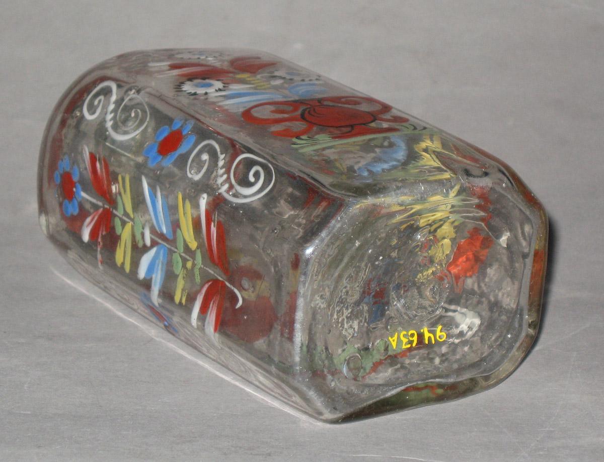 1994.0063 A, B Glass bottle (bottom)