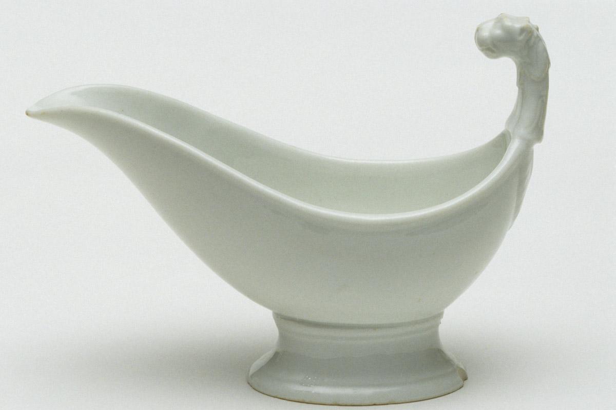 1994.0070 Porcelain sauceboat