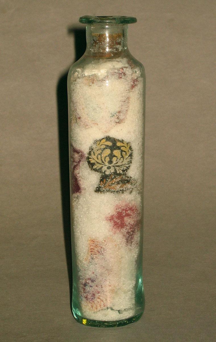1994.0071 Glass bottle