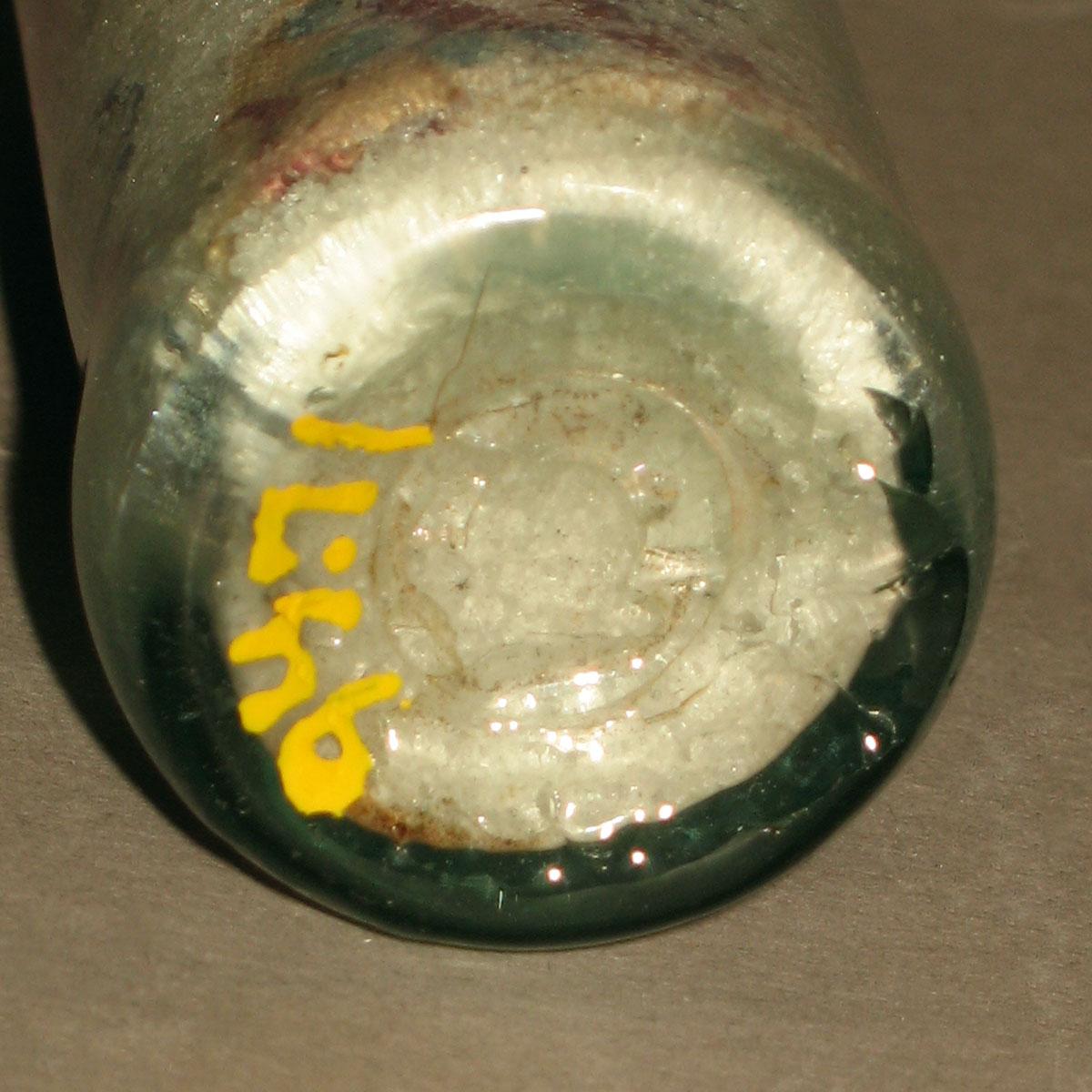 1994.0071 Glass bottle (underside)