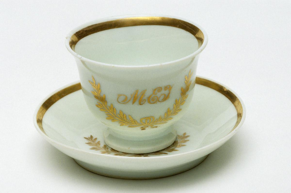 1994.0076 A, B Cup and saucer