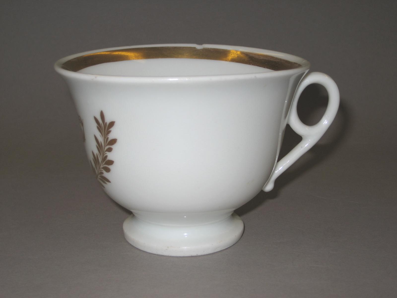 1994.0076 A Cup (handle profile)