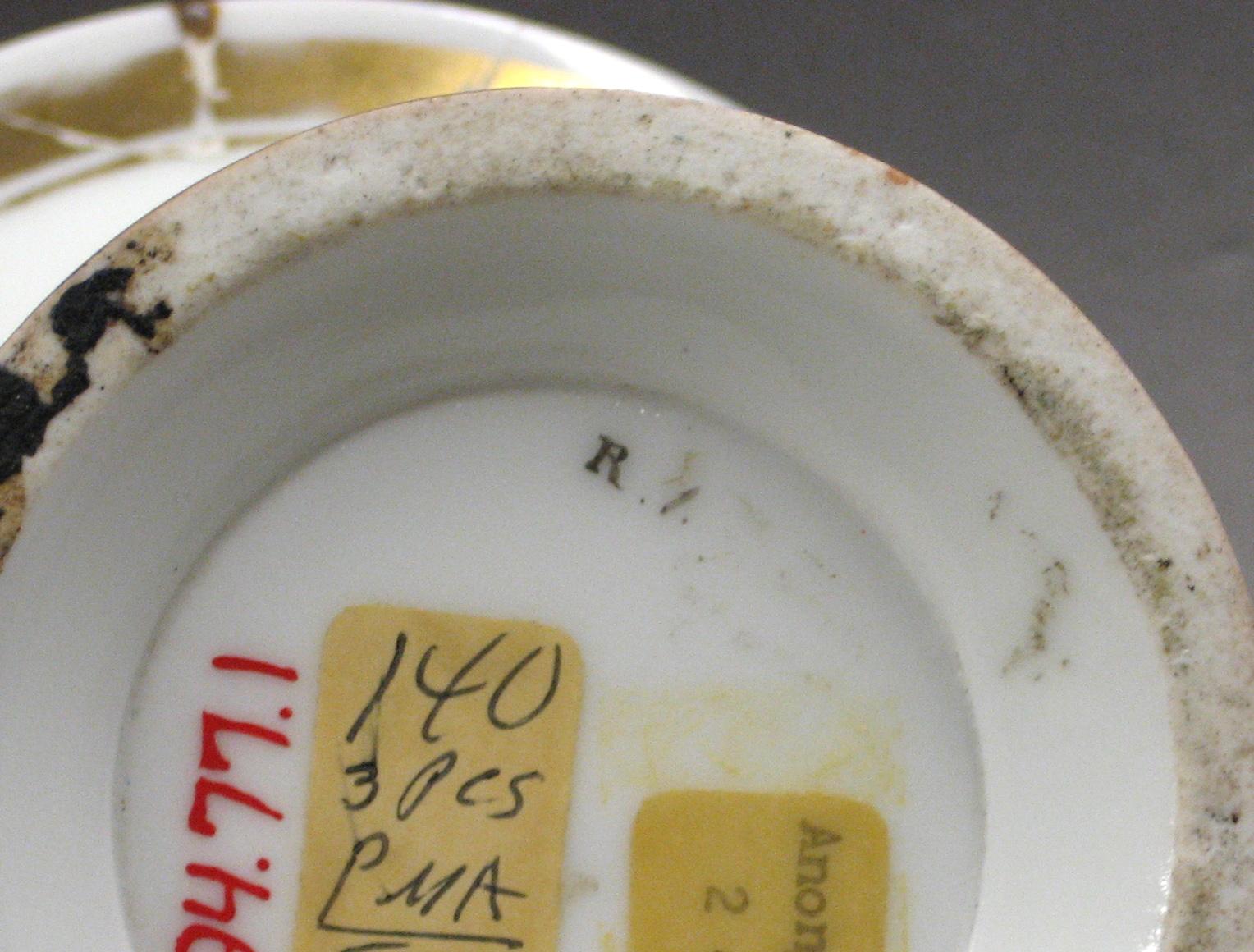 1994.0077.001 Spill Vase (inscription)