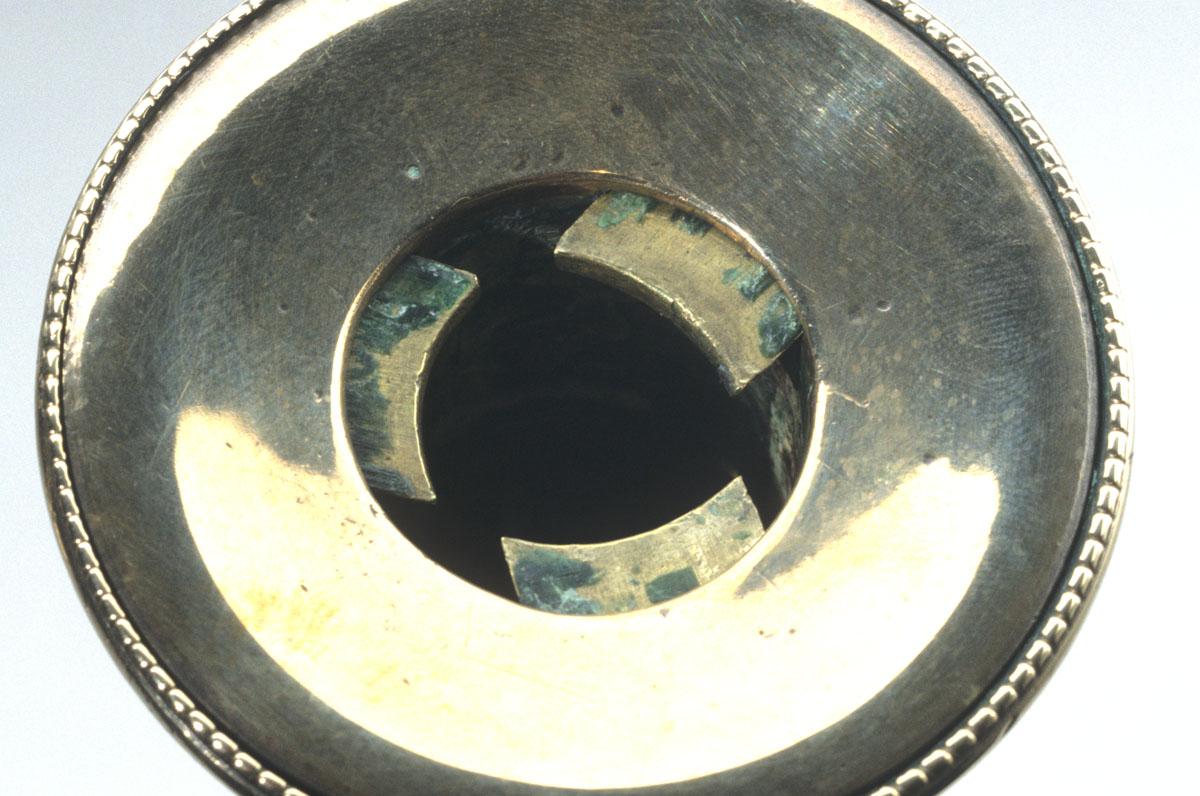 1994.0080.002 Candlestick, detail 2