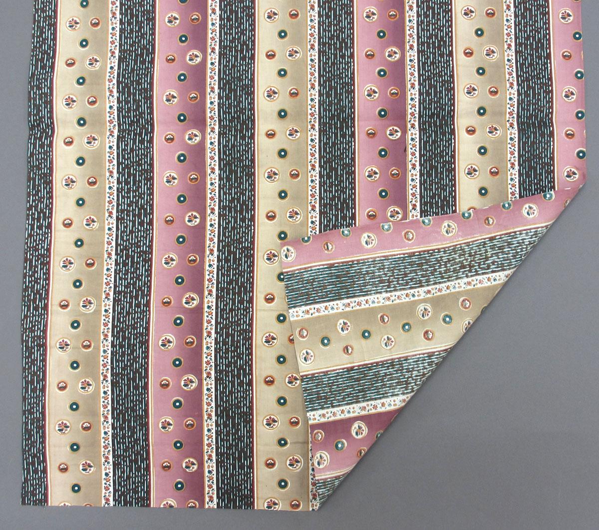 1994.0091 Textile, printed partial folded corner