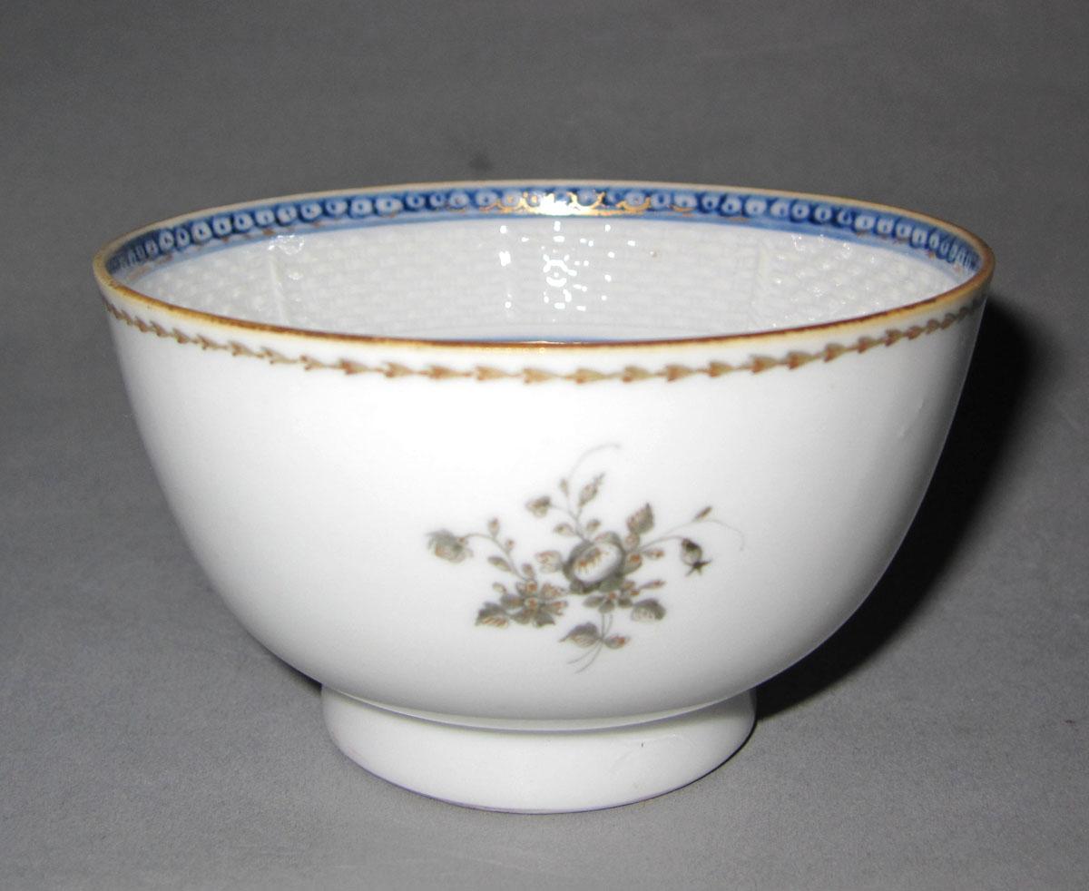 1994.0093.002 A Porcelain teabowl face two