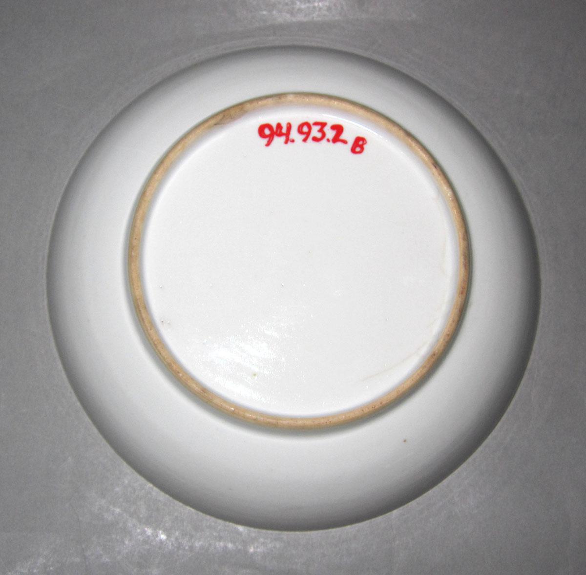 1994.0093.002 B Porcelain saucer underside