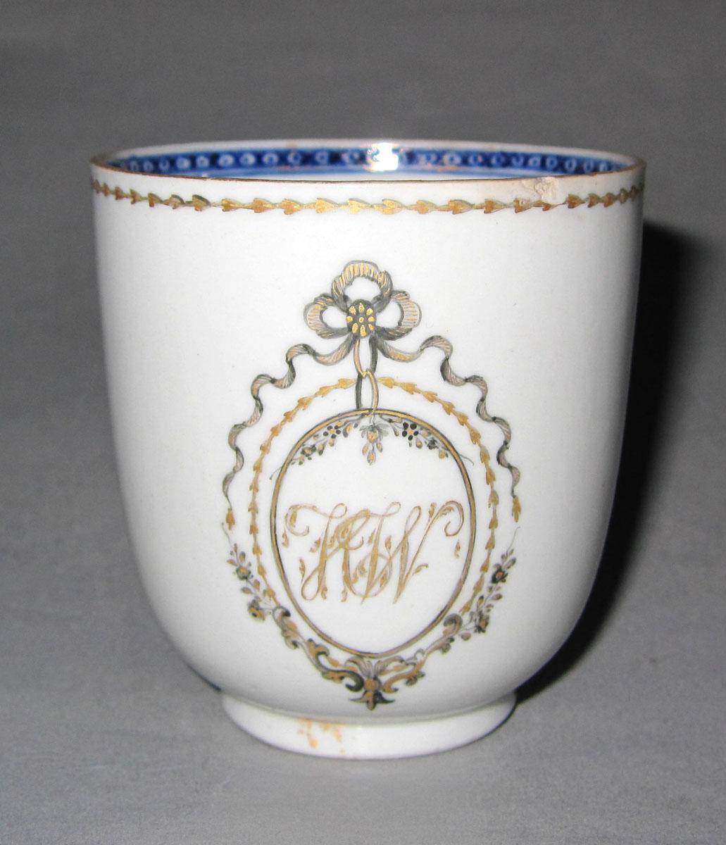 1994.0093.003 A Porcelain coffee cup medallion
