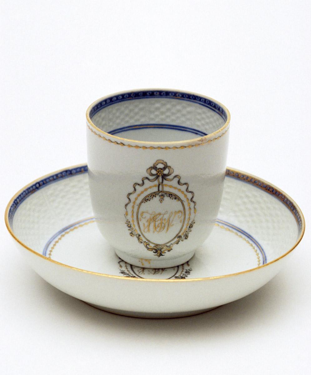 1994.0093.003 Coffee cup and saucer