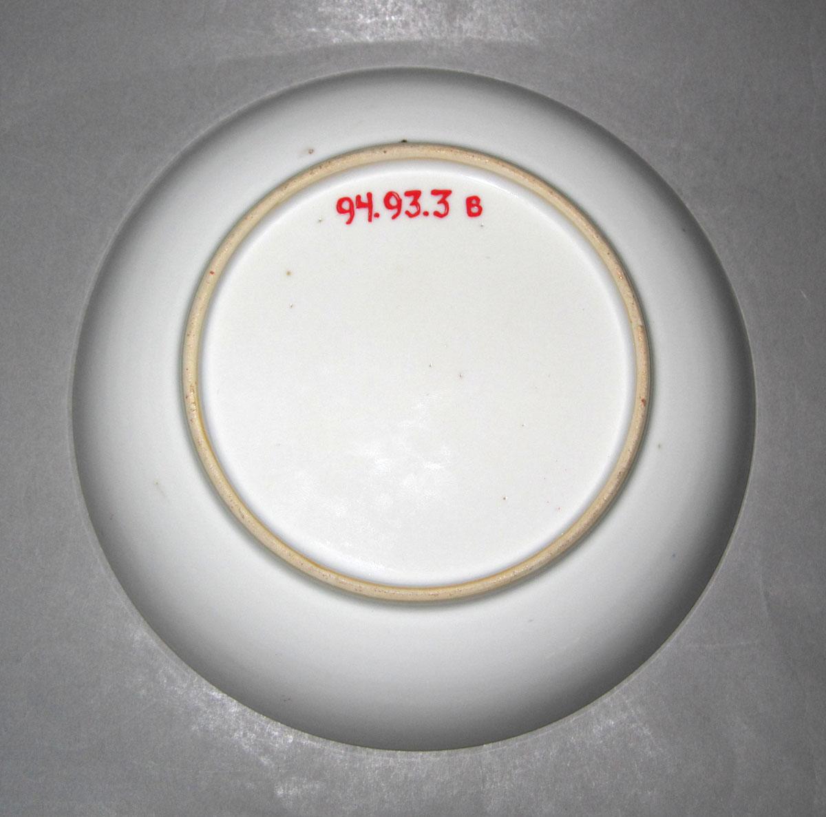 1994.0093.003 B Porcelain saucer underside