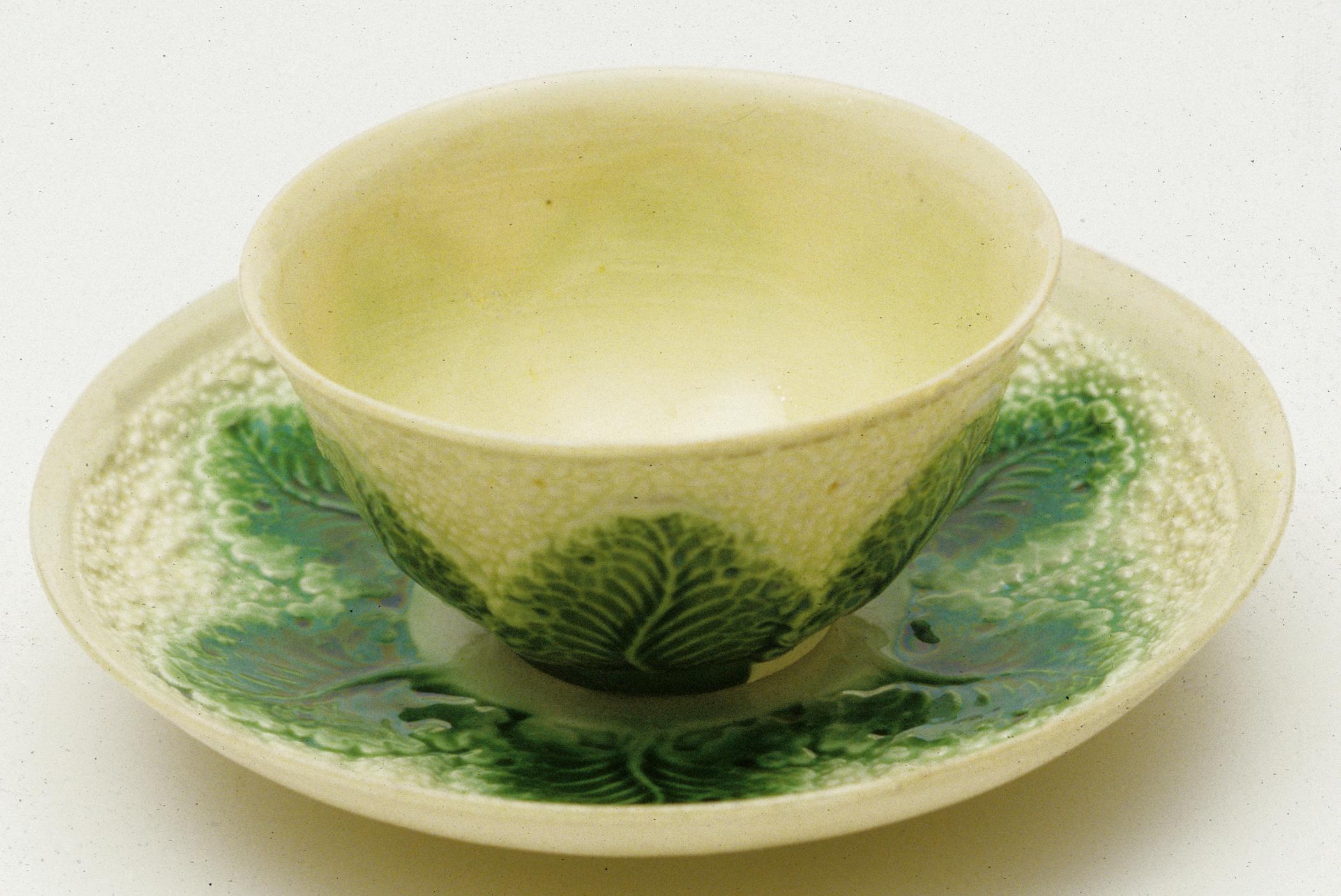 1994.0098 A, B Teabowl and saucer