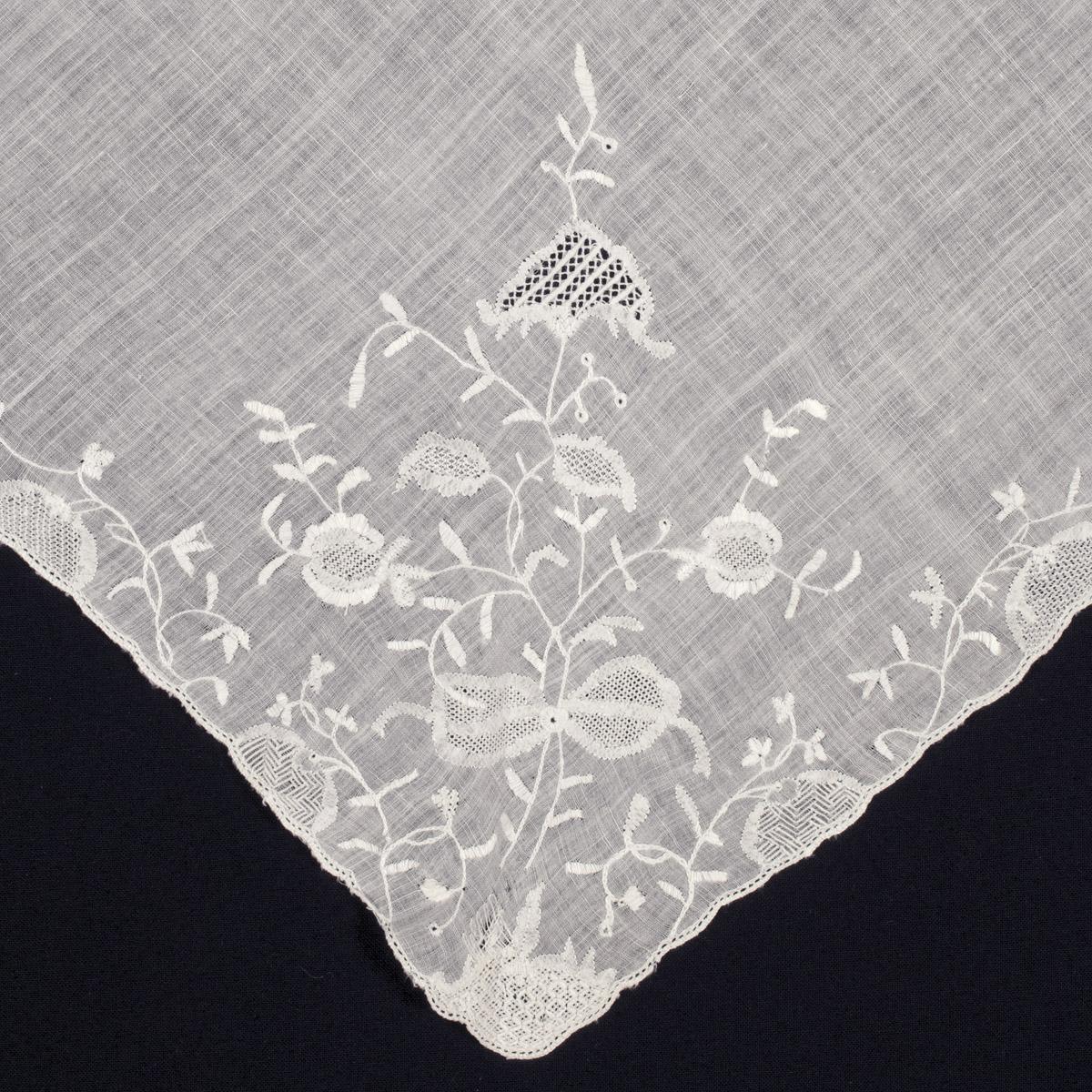 1994.0100 Fichu, Neckerchief, view 1