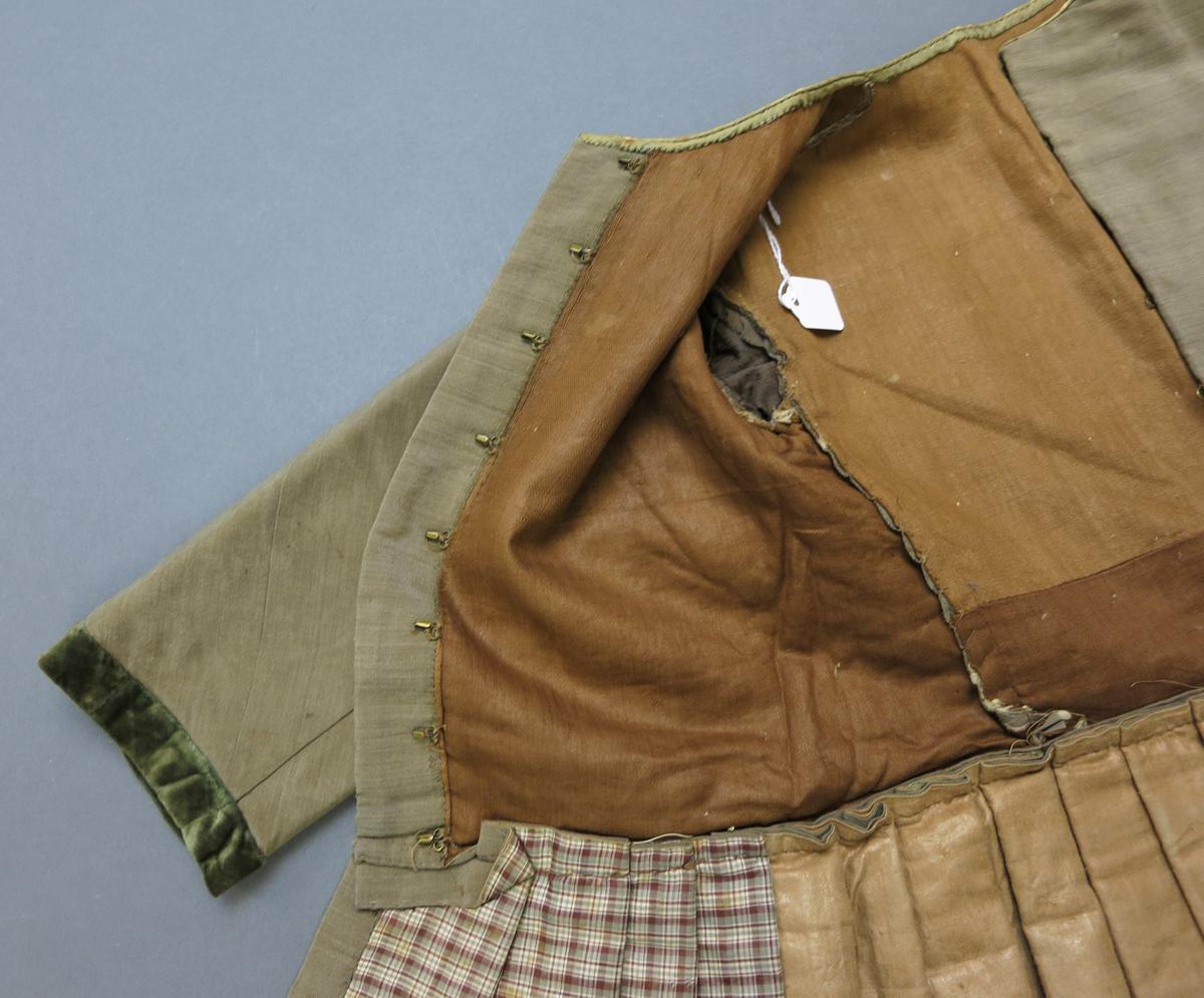 1994.0107.001 Coat, Side