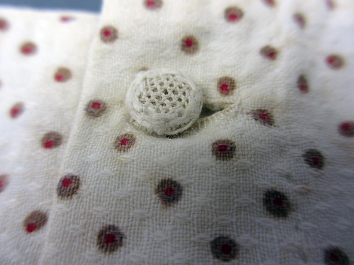 1994.0107.005 Dress, Button