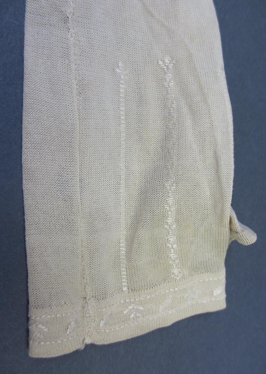 1994.0107.008 A-B Mitts, Detail 1