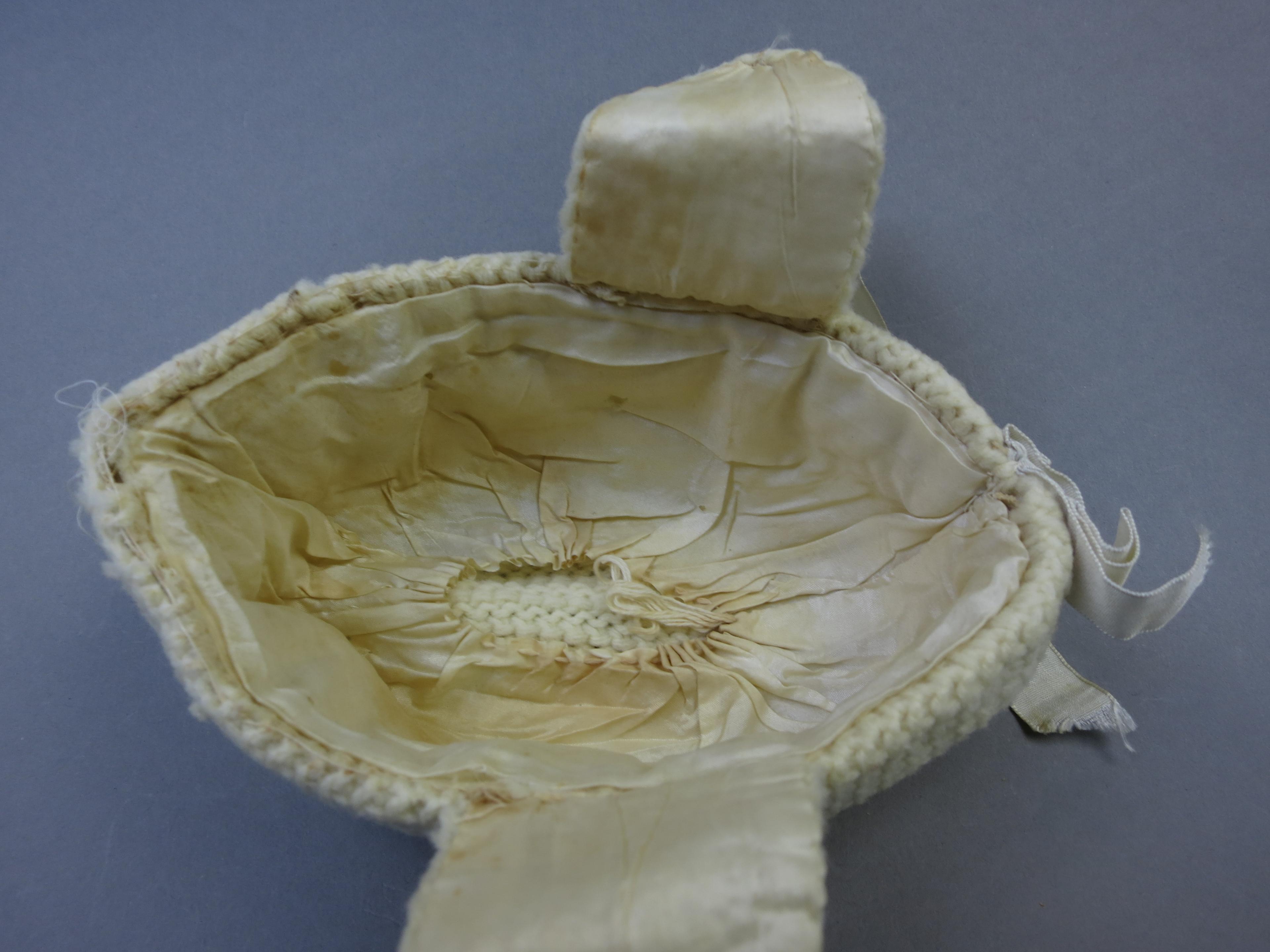 1994.0107.018 Bonnet, Interior