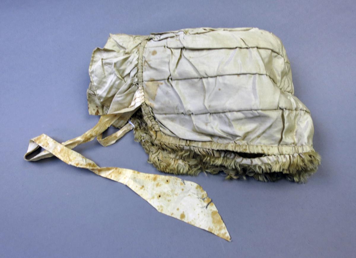1994.0107.020 Bonnet, Side