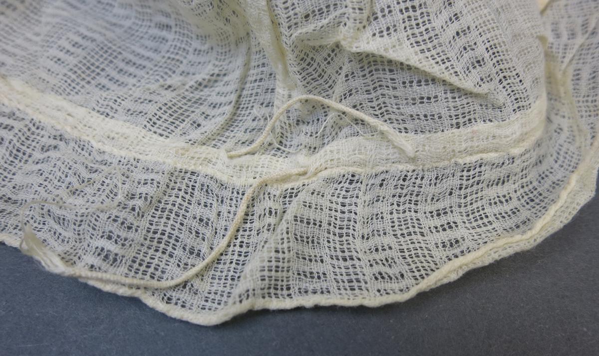 1994.0107.033 Bonnet, Detail 1