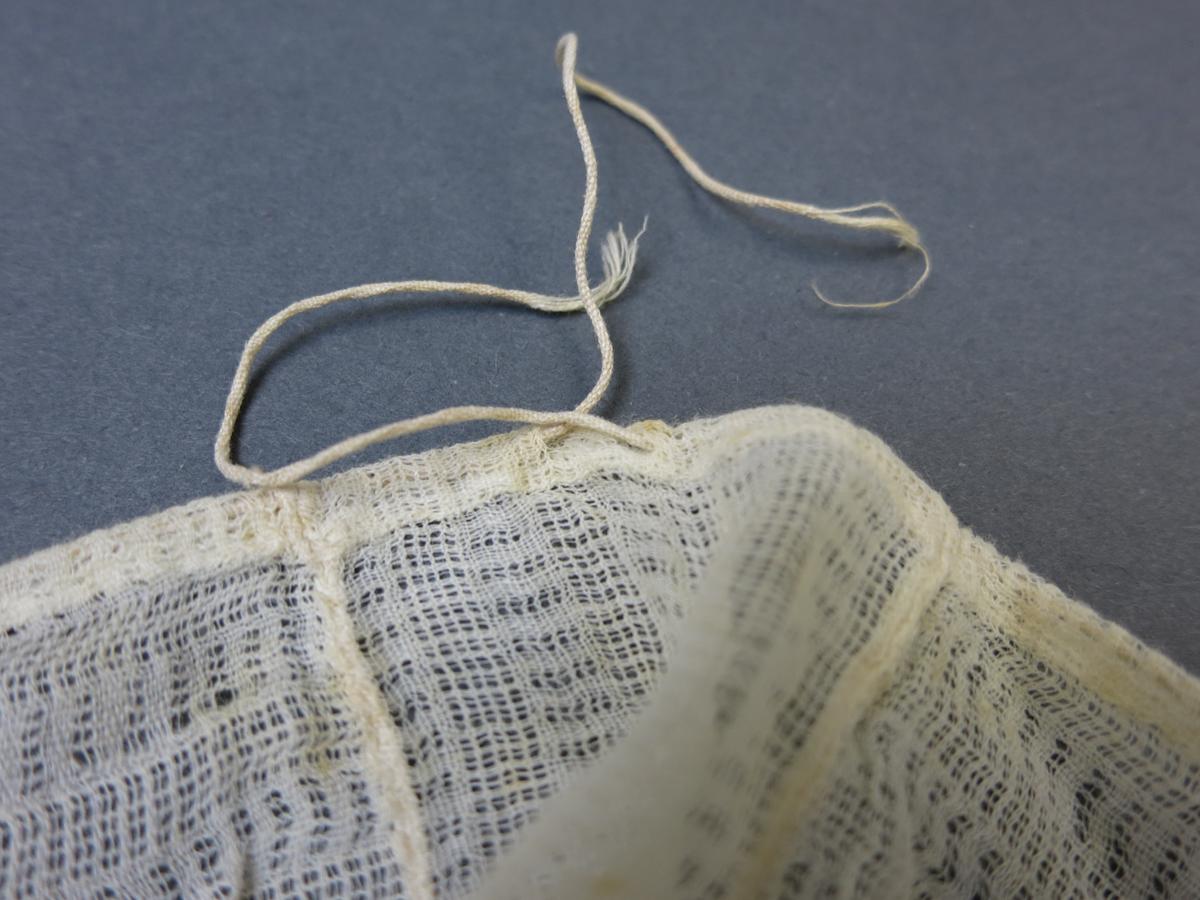 1994.0107.033 Bonnet, Detail 2