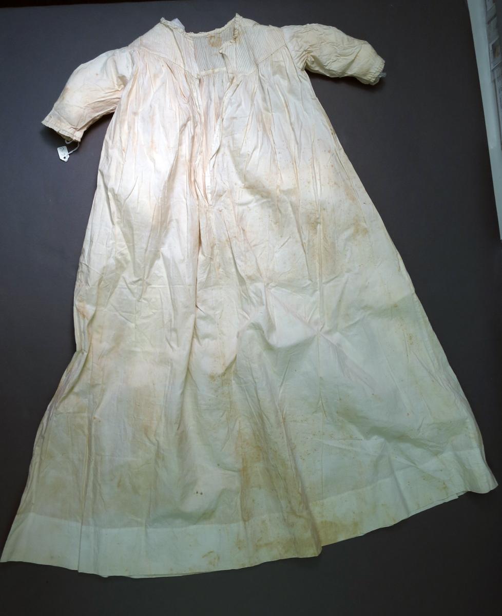 1994.0107.043 Dress, back