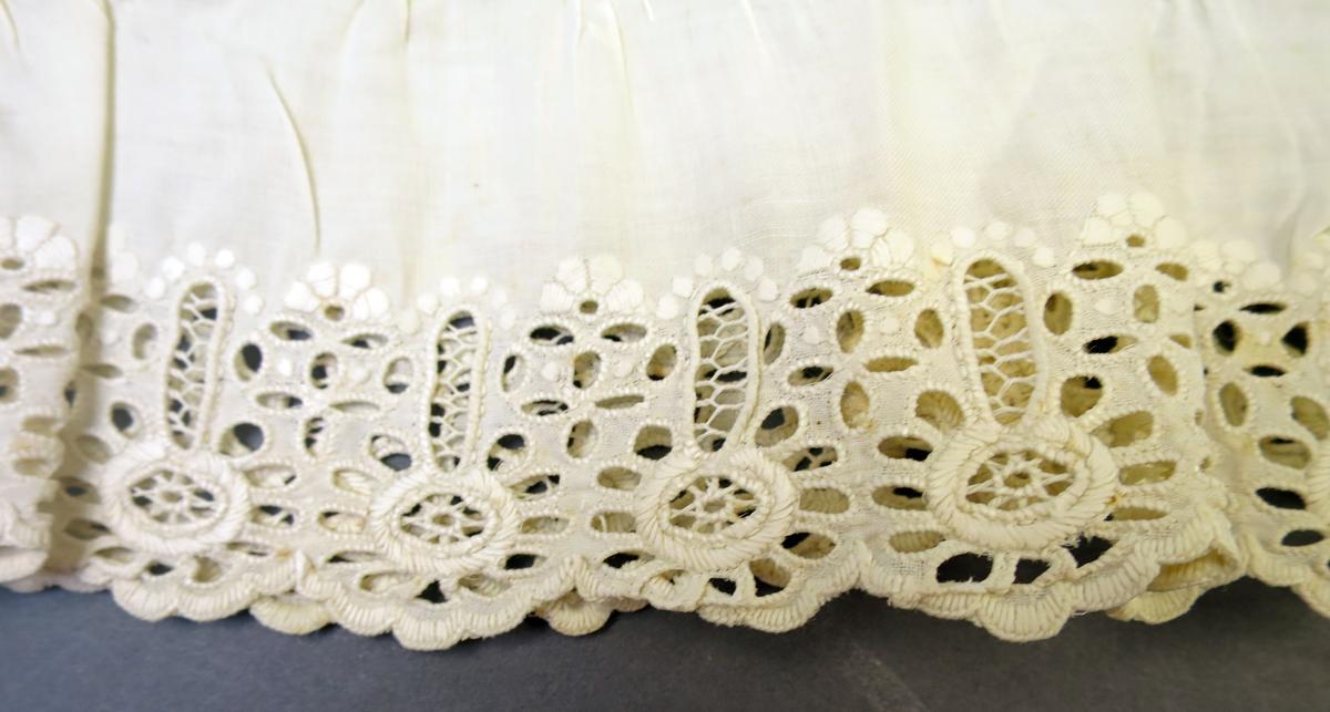 1994.0107.052 Underdress, Lace
