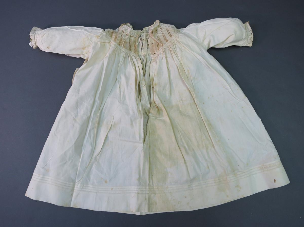 1994.0107.053 Dress, Back