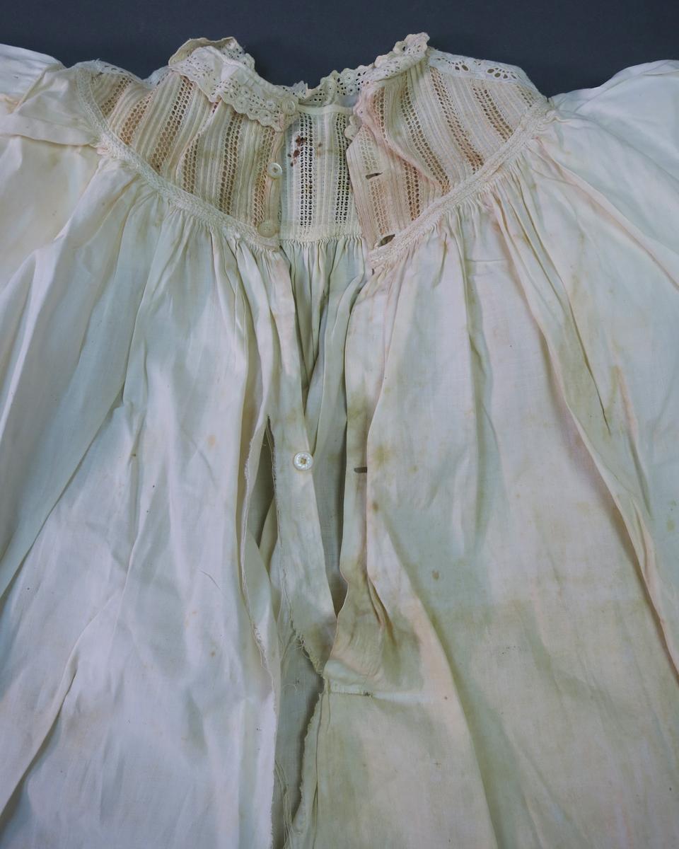 1994.0107.053 Dress, Buttons