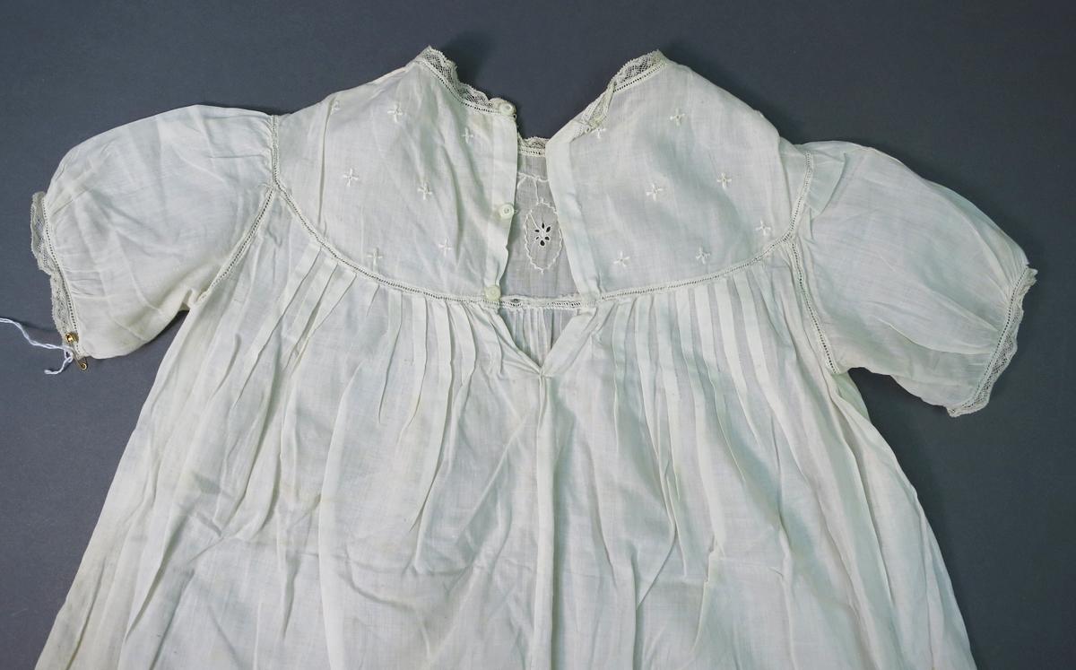 1994.0107.054 Dress, Buttons