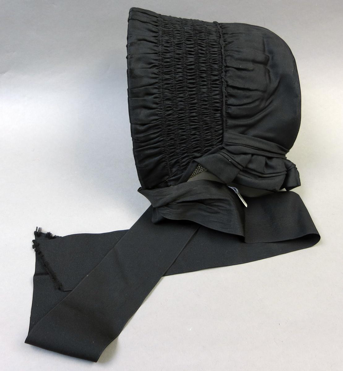 1994.0107.071 Bonnet, Full