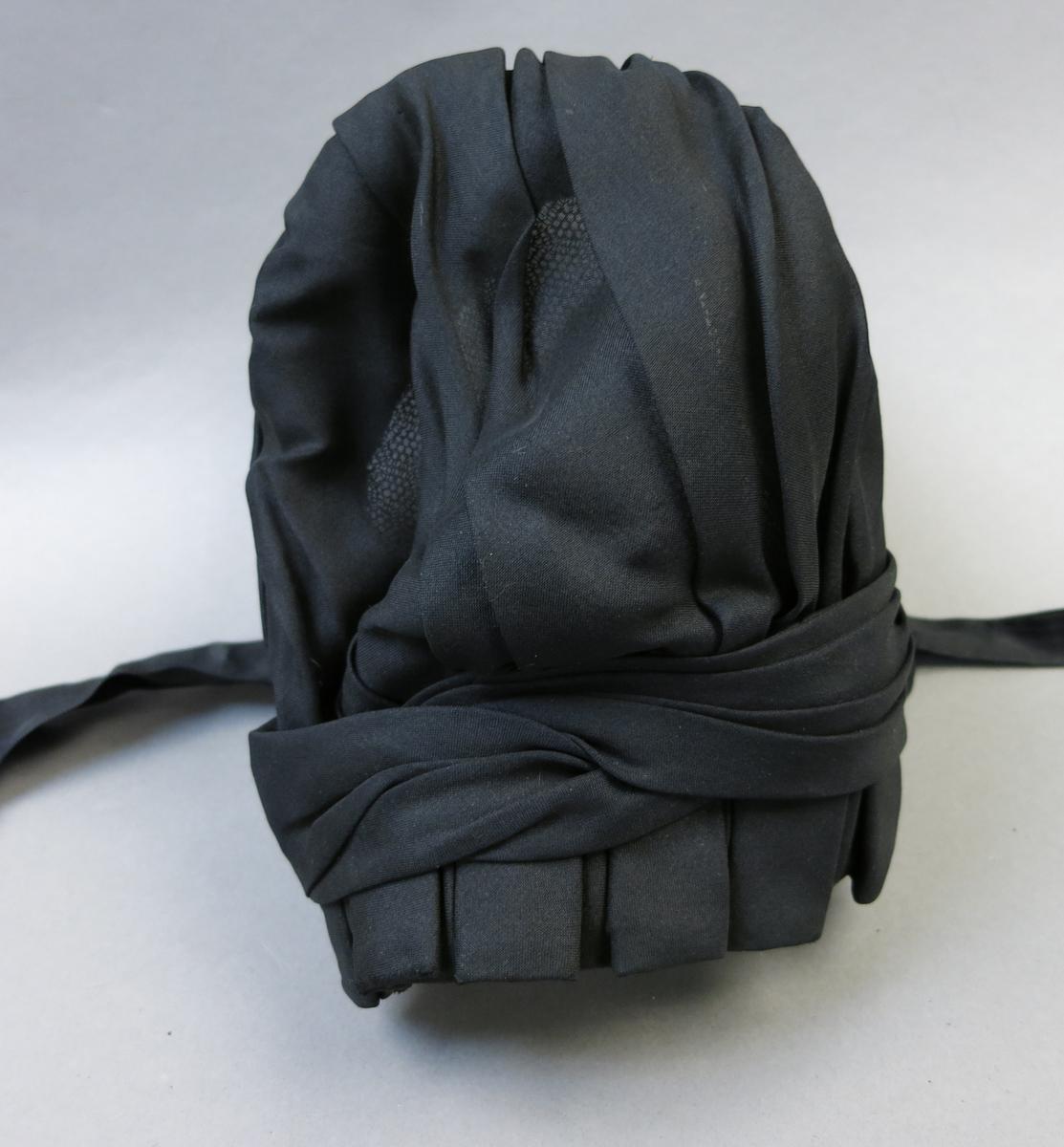 1994.0107.072 Bonnet, Back