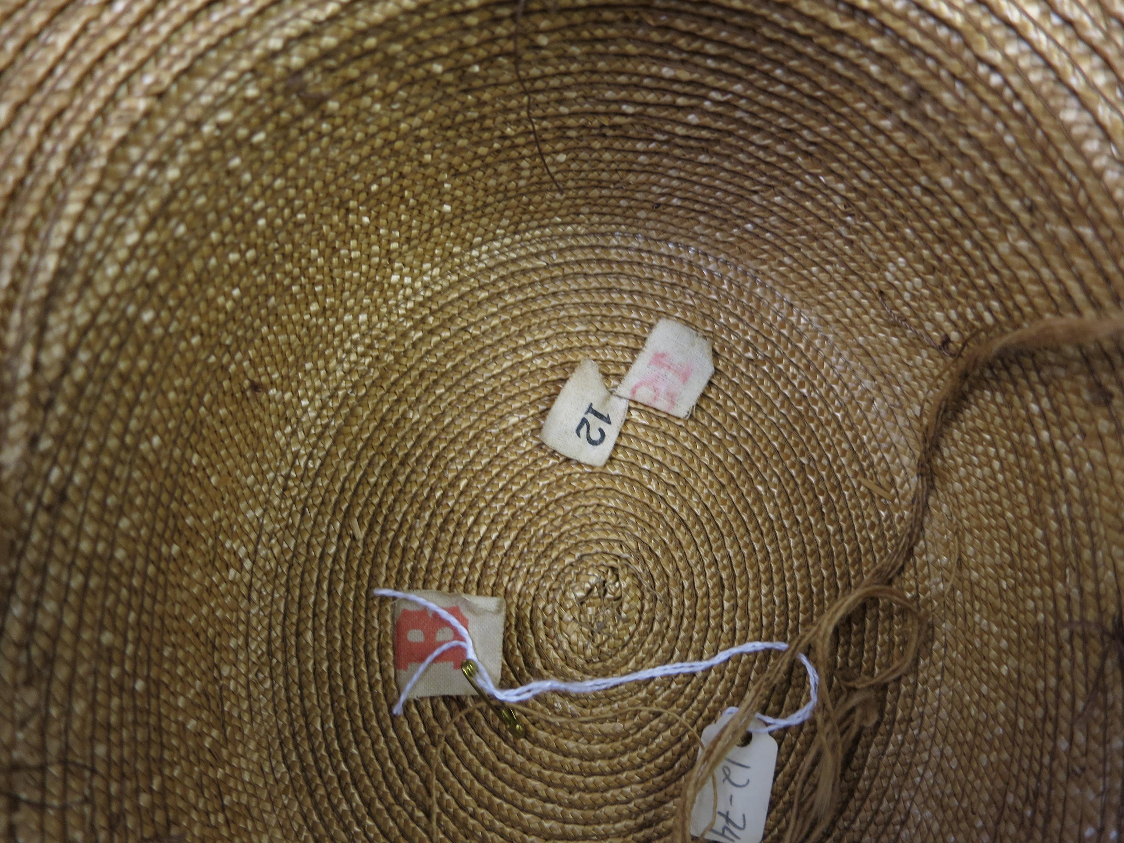 1994.0107.074 Bonnet, Detail