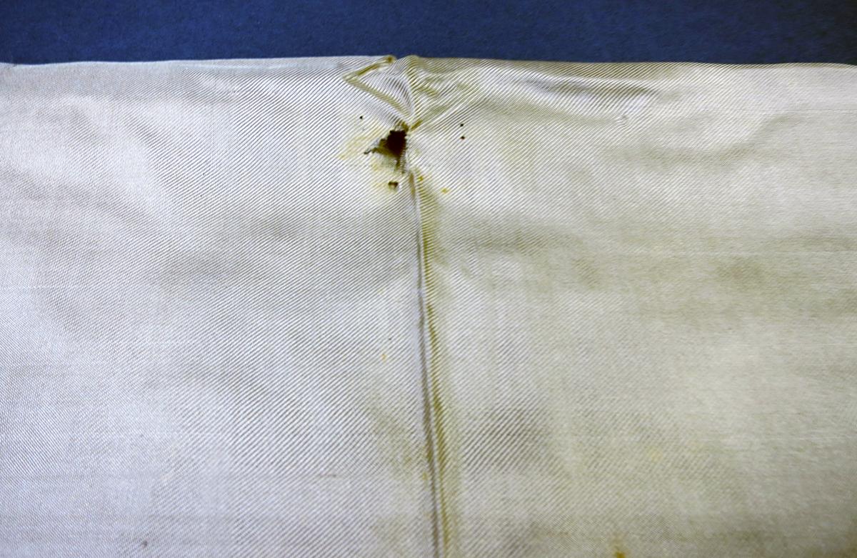 1994.0107.075 Shawl, Hole