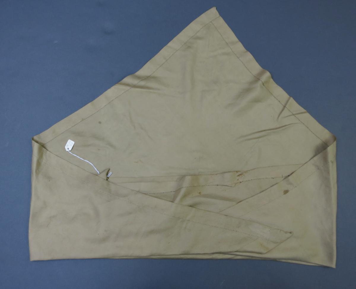1994.0107.083 Shawl, Interior