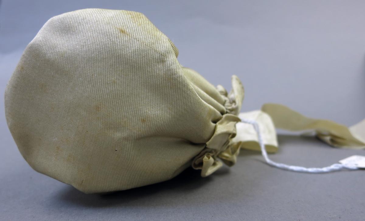 1994.0107.085 Bonnet, Back