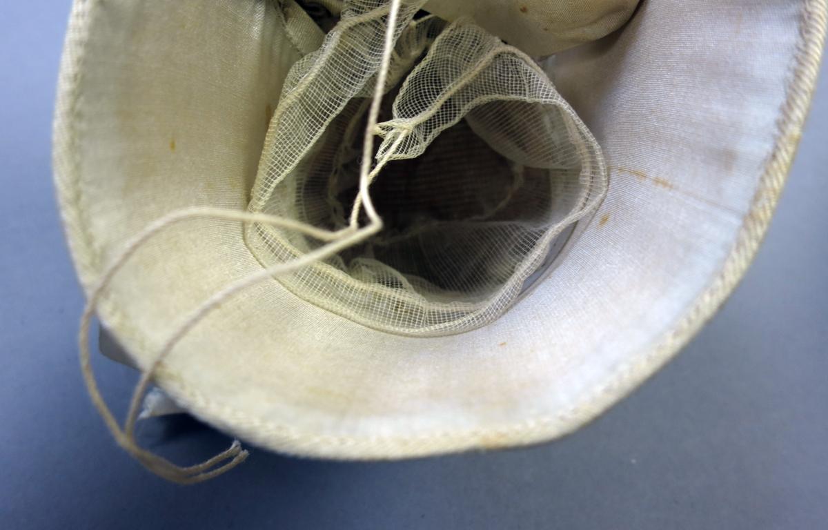 1994.0107.085 Bonnet, Lining
