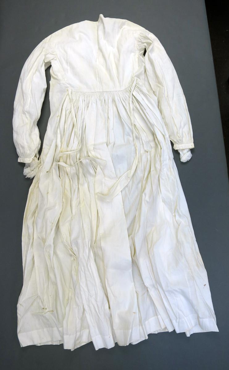 1994.0107.092 Gown, View 2