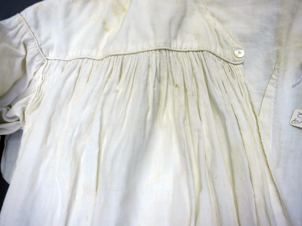 1994.0107.092 Gown, Gathers