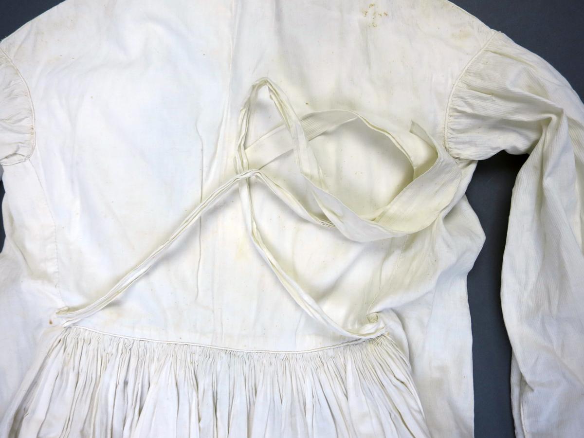 1994.0107.092 Gown, Waist