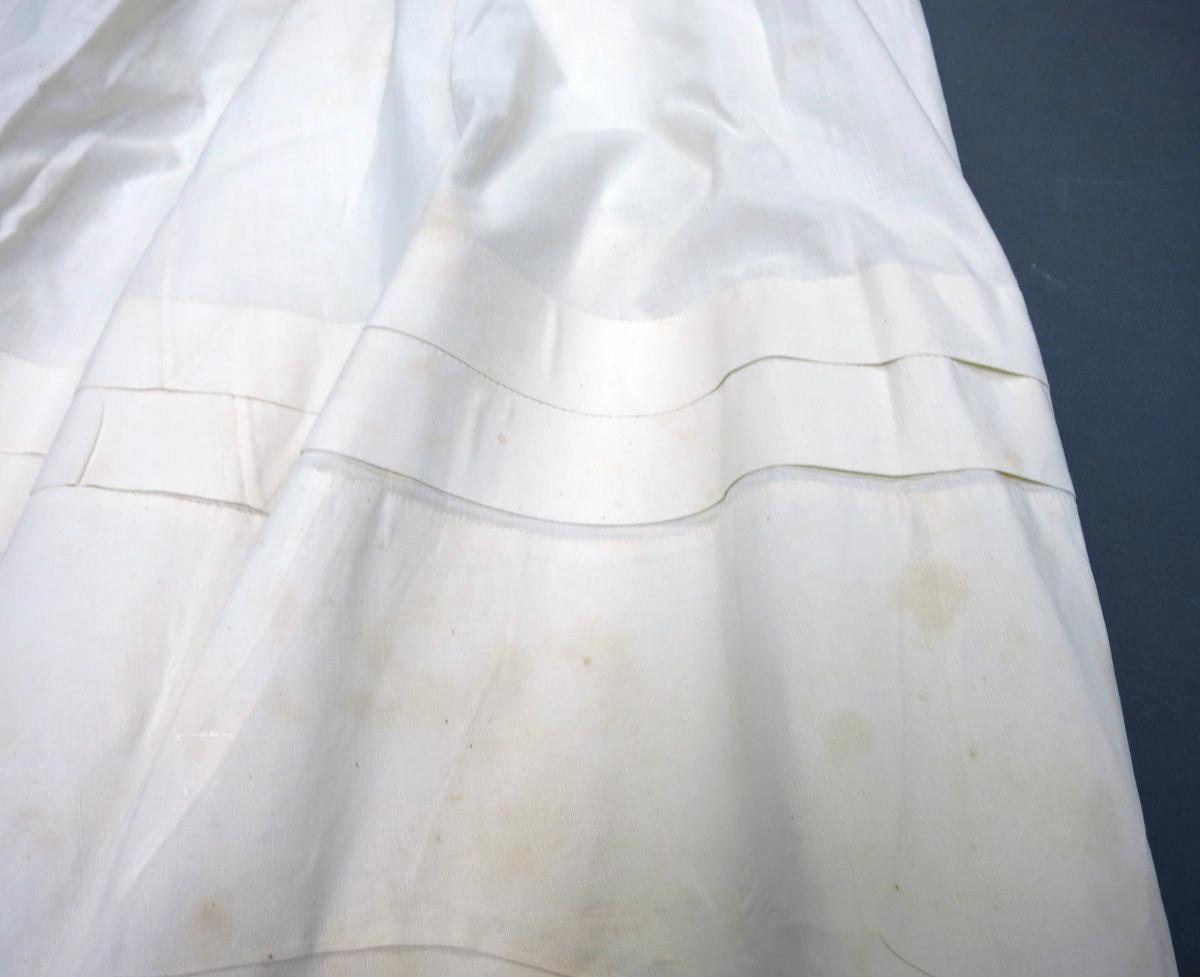 1994.0107.094 Petticoat, Tucks