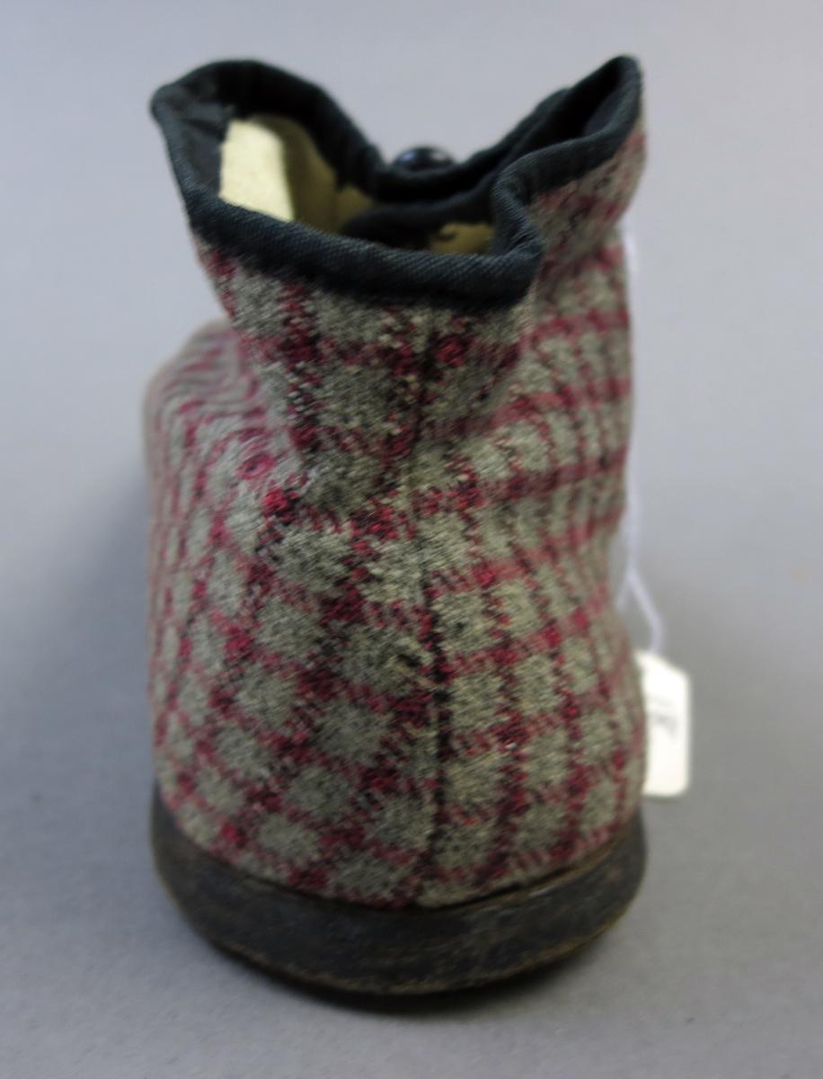 1994.0107.096 B Shoe, Back