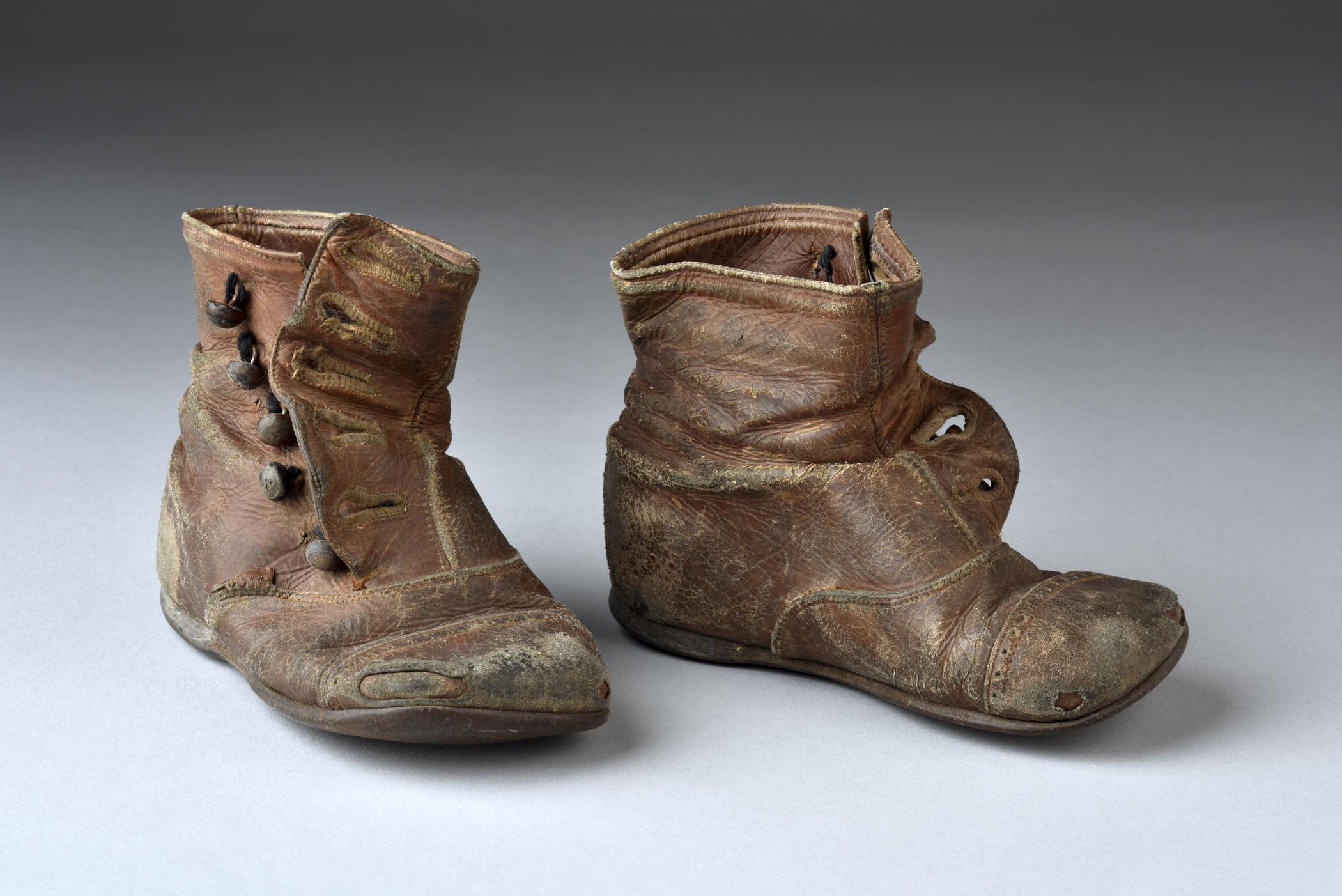 1994.0107.097 A, B Shoes