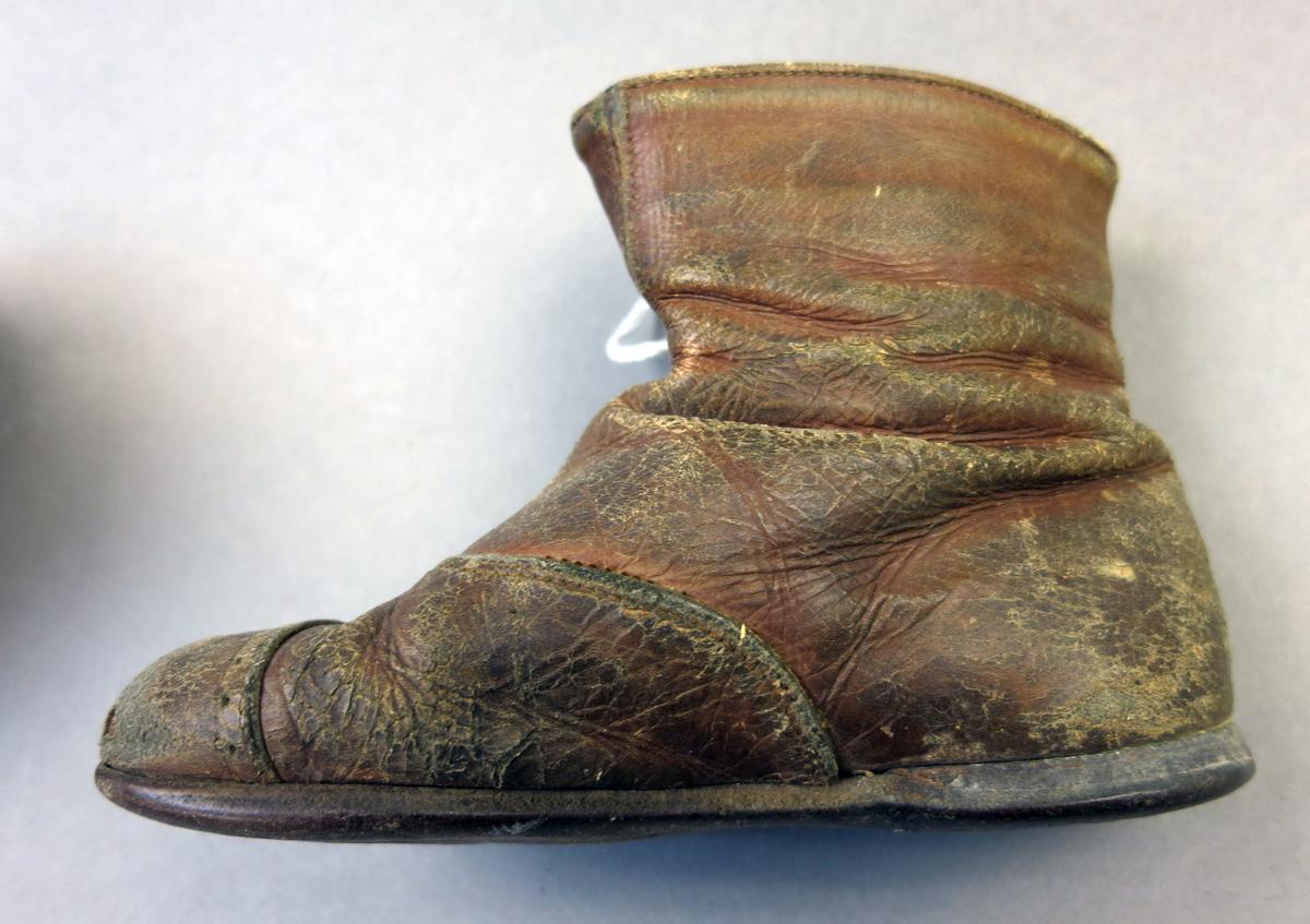 1994.0107.096 A Shoe, Full