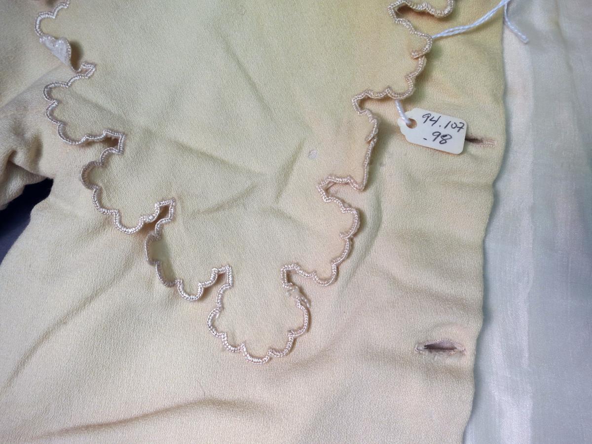 1994.0107.098 Coat, Detail