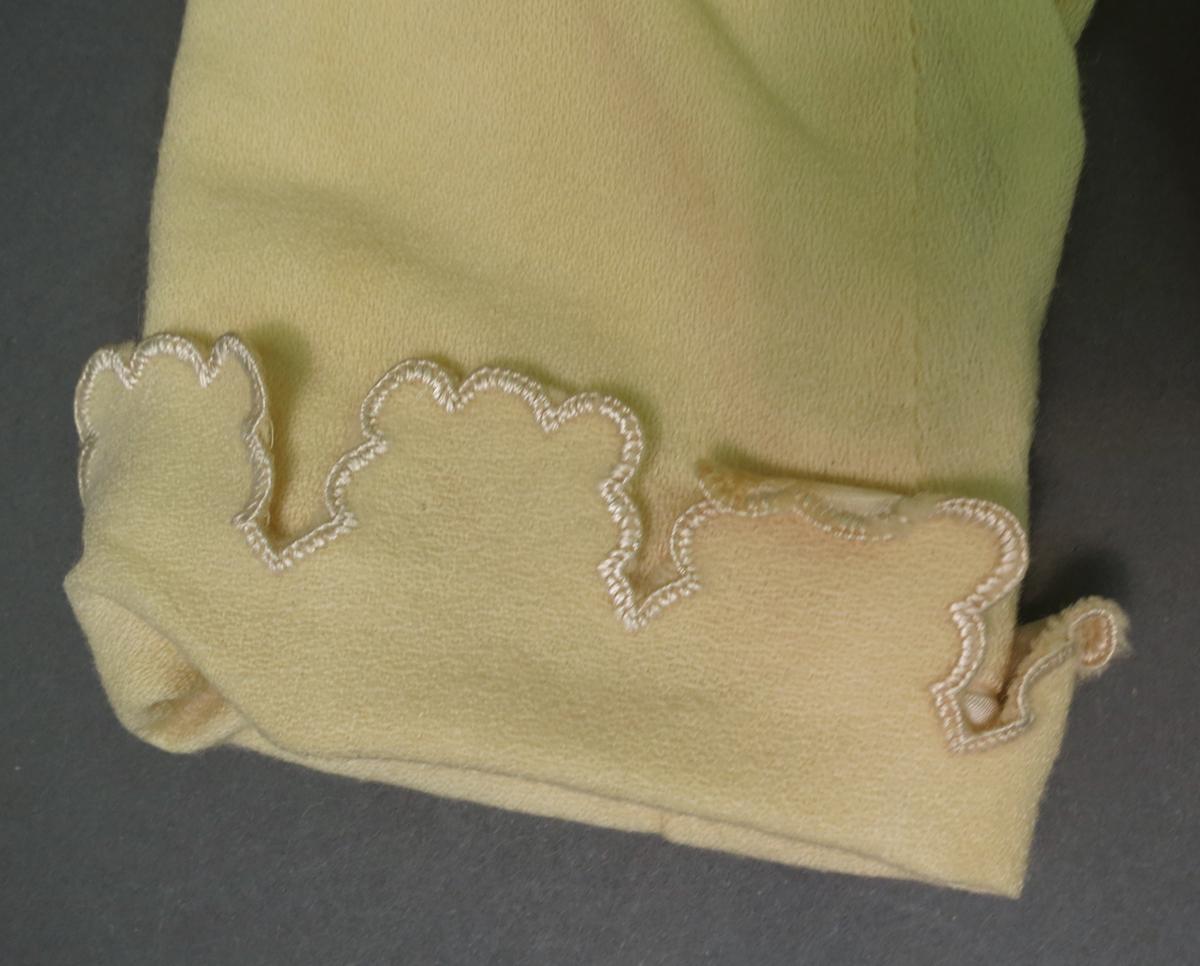 1994.0107.098 Coat, Cuff