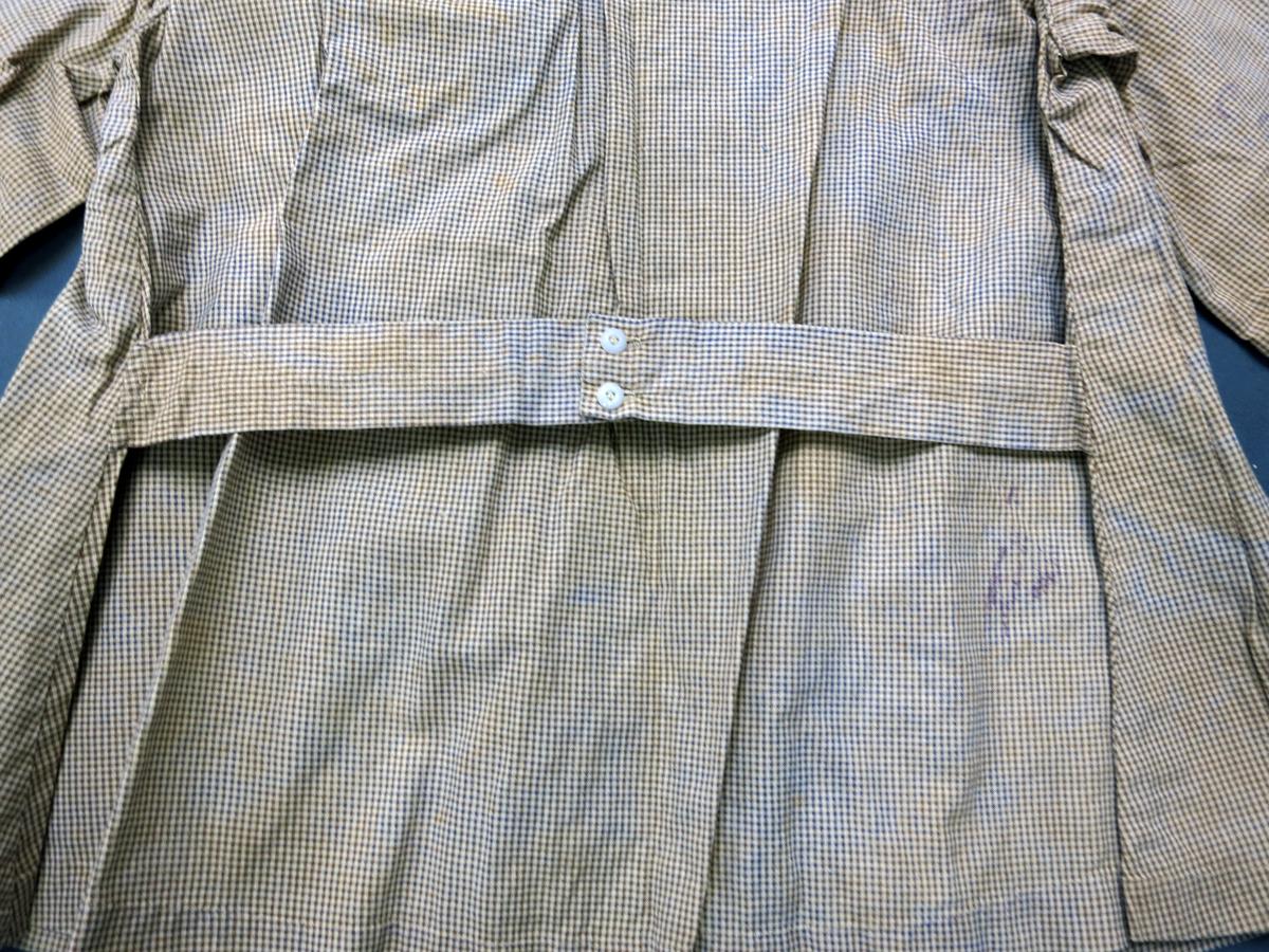 1994.0107.100 Shirt, Buttons 2